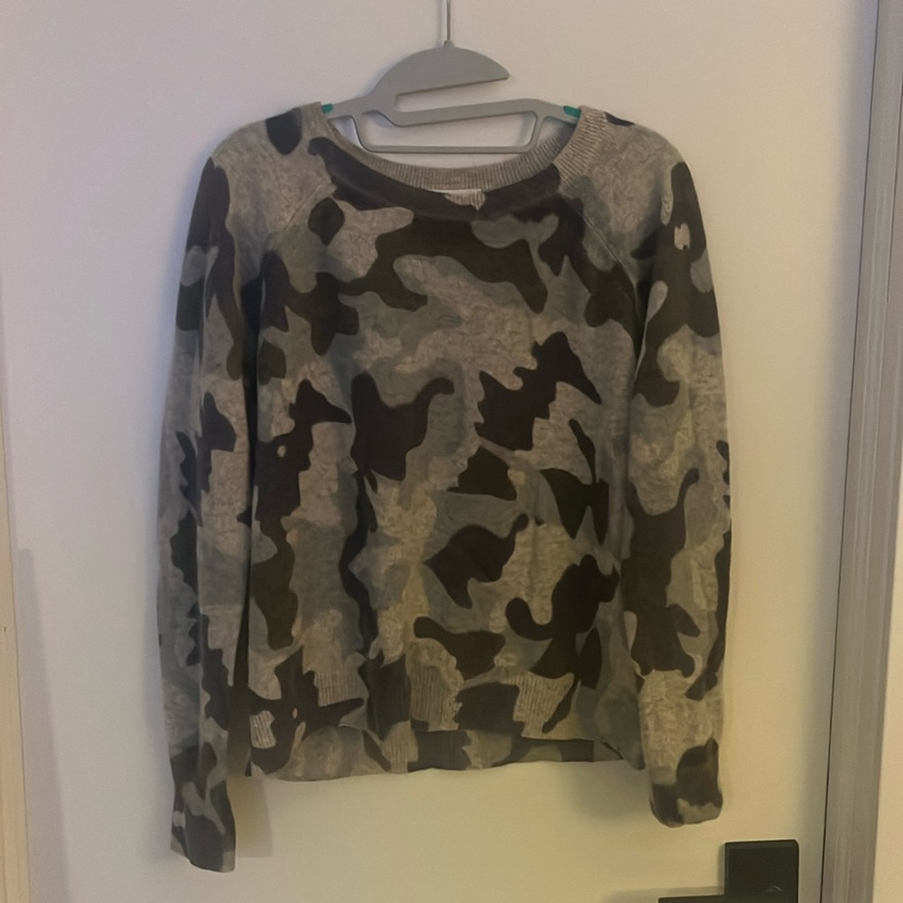 WHITE+WARREN ESSENTIALS Camo Cashmere Sweater